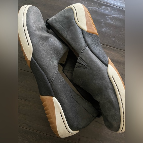 Dansko Vintage Reba Unisex Gray Leather Slip On Flats Loafer Sneakers Size 11 - Picture 1 of 6